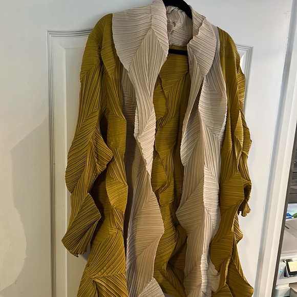 Vanite Couture Tops Vanite Couture Mustard Yellow And Cream Midlong